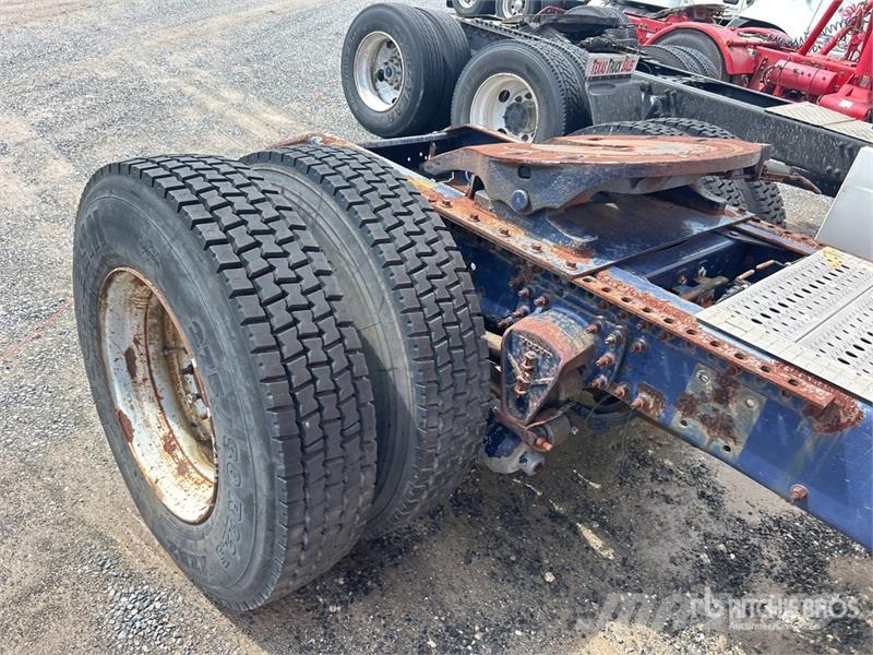 Volvo VNM300 4x2 S/A Sleeper Truck Tractor (Inoperable) Prime Movers
