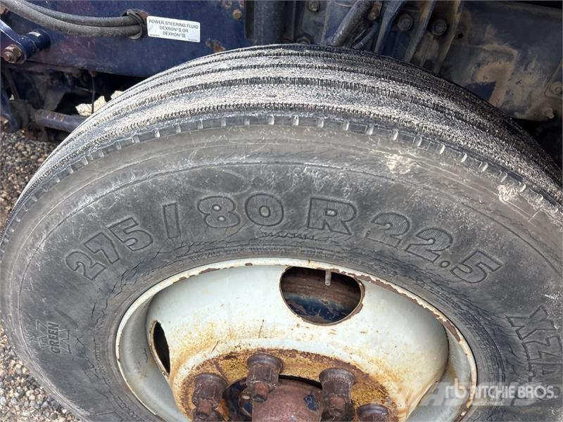 Volvo VNM300 4x2 S/A Sleeper Truck Tractor (Inoperable) Cavalos mecânicos