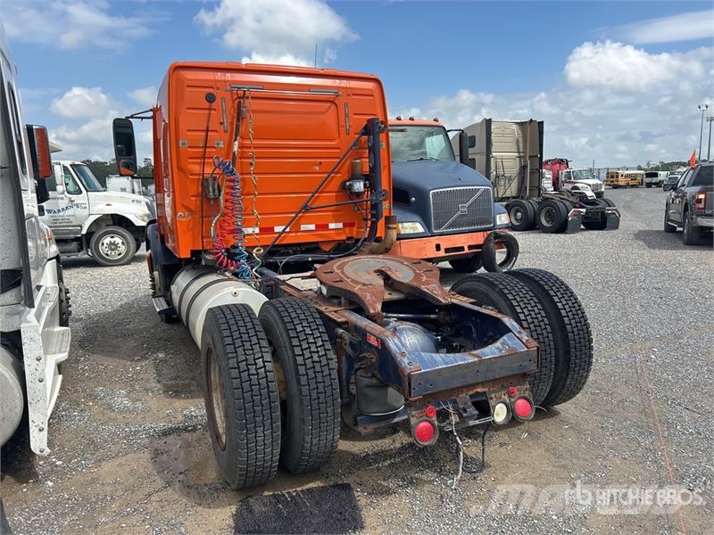 Volvo VNM300 4x2 S/A Sleeper Truck Tractor (Inoperable) Prime Movers