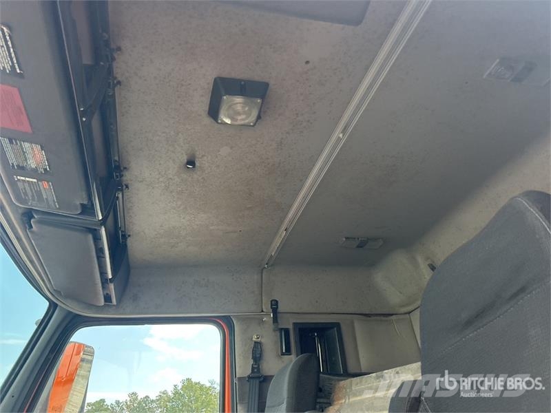 Volvo VNM300 4x2 S/A Sleeper Truck Tractor (Inoperable) Prime Movers