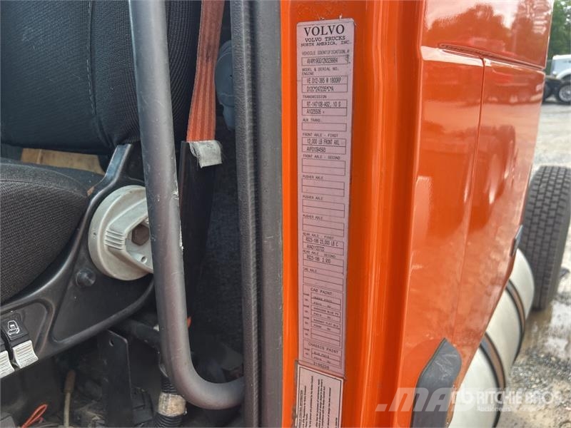 Volvo VNM300 4x2 S/A Sleeper Truck Tractor (Inoperable) Prime Movers