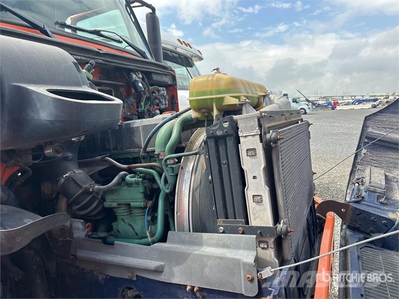 Volvo VNM300 4x2 S/A Sleeper Truck Tractor (Inoperable) Prime Movers