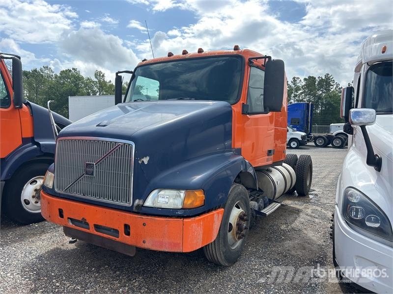 Volvo VNM300 4x2 S/A Sleeper Truck Tractor (Inoperable) Prime Movers