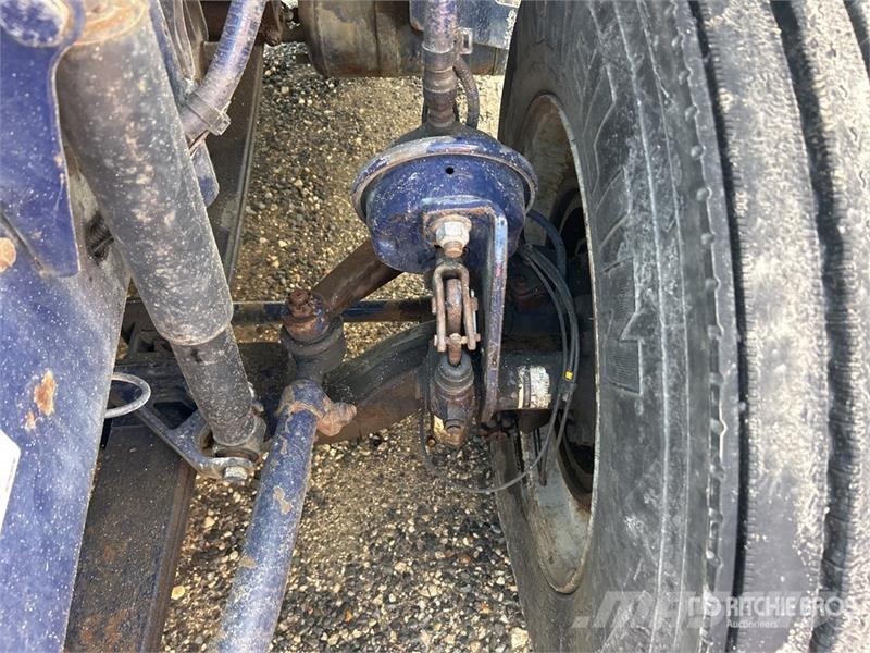 Volvo VNM300 4x2 S/A Sleeper Truck Tractor (Inoperable) Prime Movers