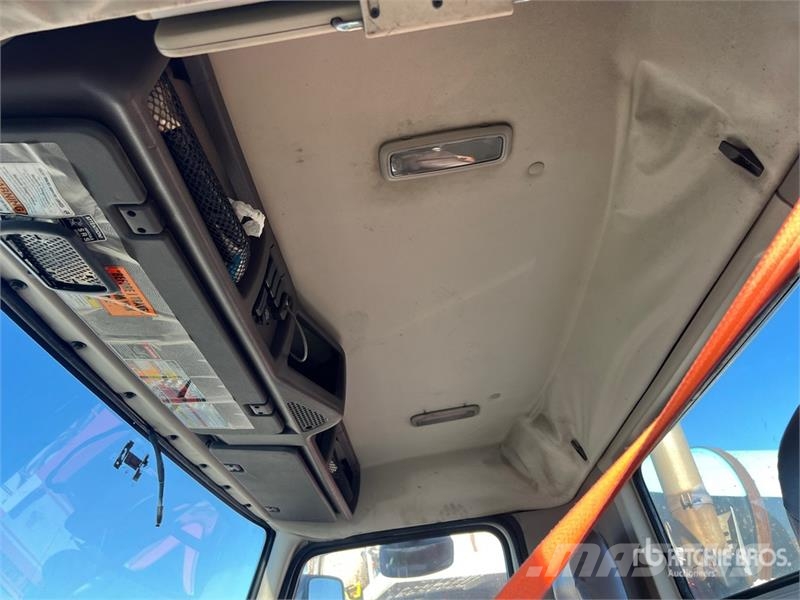 Volvo VNM64T Camiones tractor
