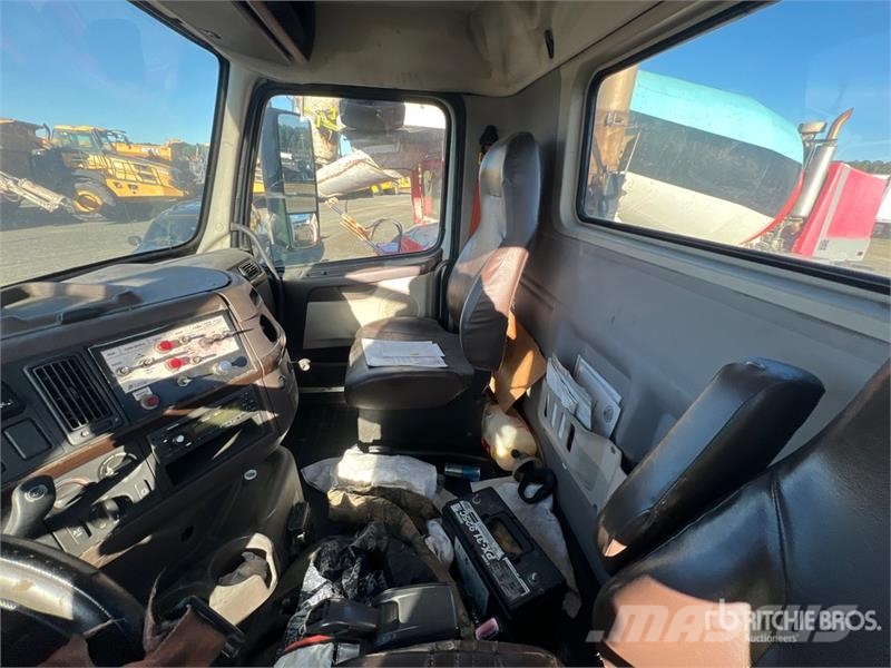 Volvo VNM64T Camiones tractor