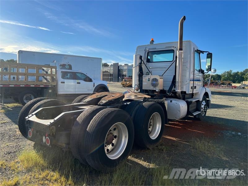 Volvo VNM64T Camiones tractor