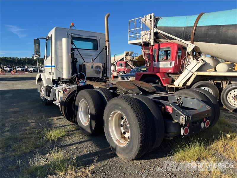 Volvo VNM64T Camiones tractor