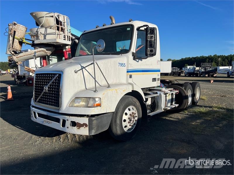 Volvo VNM64T Camiones tractor