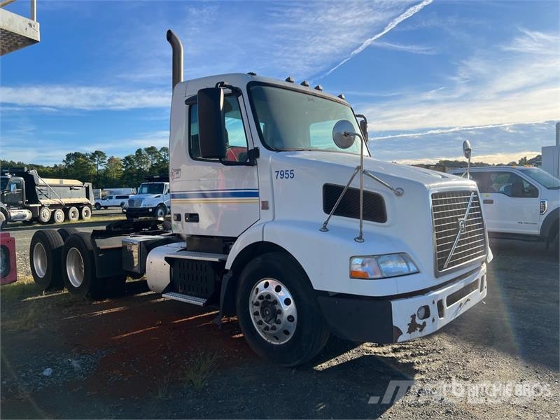 Volvo VNM64T Camiones tractor