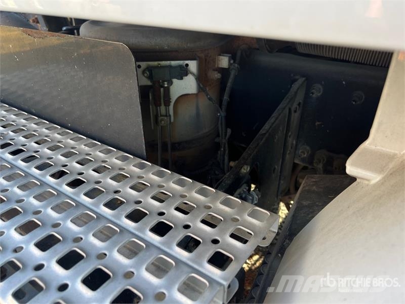 Volvo VNM64T Camiones tractor