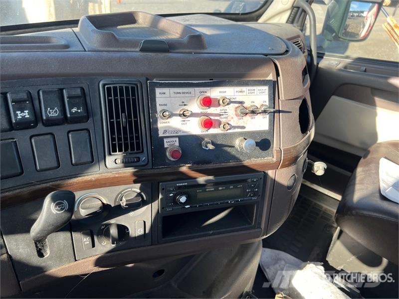 Volvo VNM64T Camiones tractor