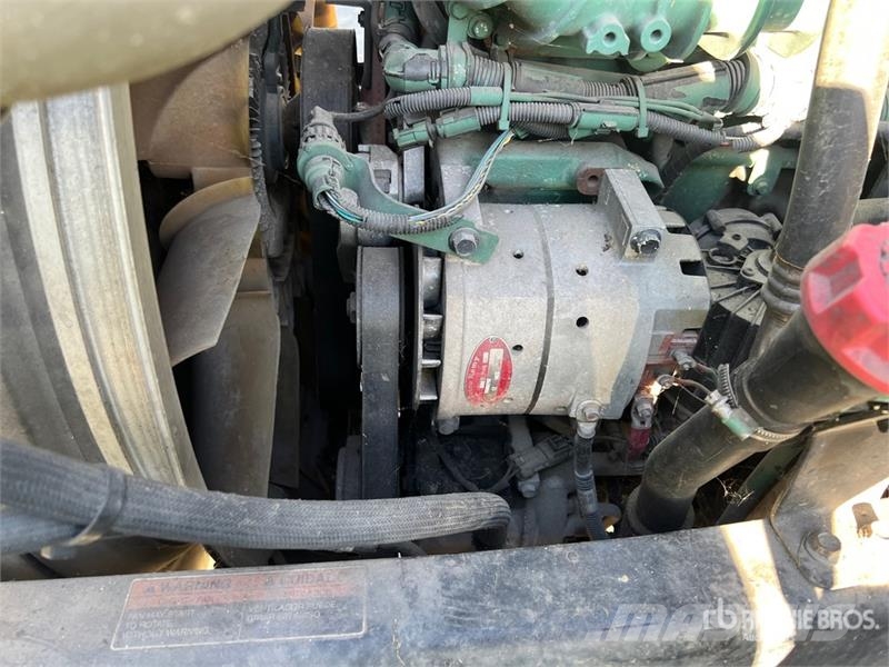 Volvo VNM64T Camiones tractor