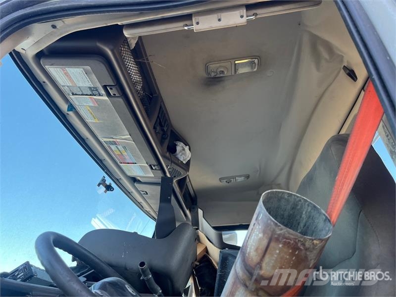 Volvo VNM64T Camiones tractor
