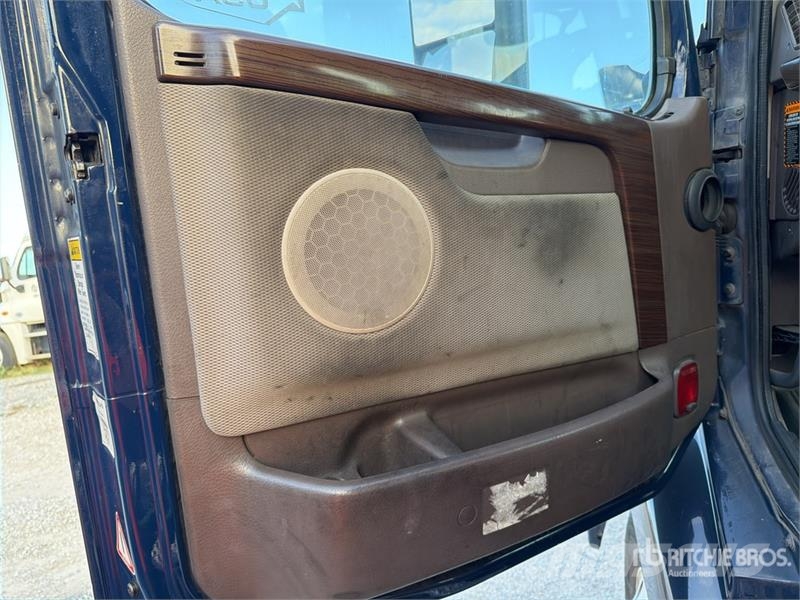 Volvo VNM64T200 6x4 T/A Day Cab Truck Tractor Trekkers