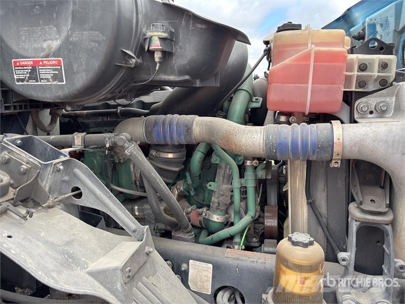 Volvo VNM64T200 6x4 T/A Day Cab Truck Tractor Trekkers