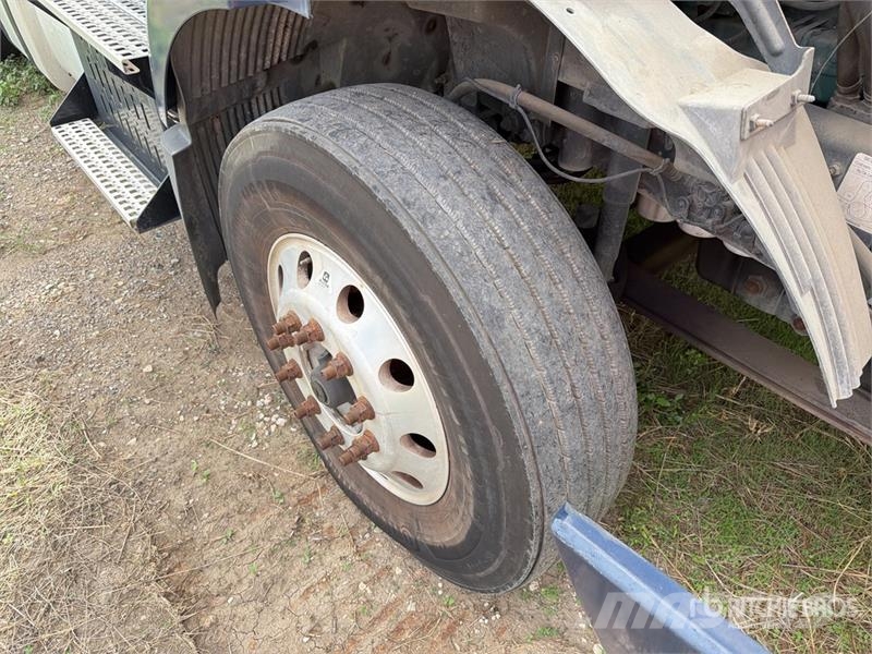 Volvo VNM64T200 6x4 T/A Day Cab Truck Tractor Trekkers