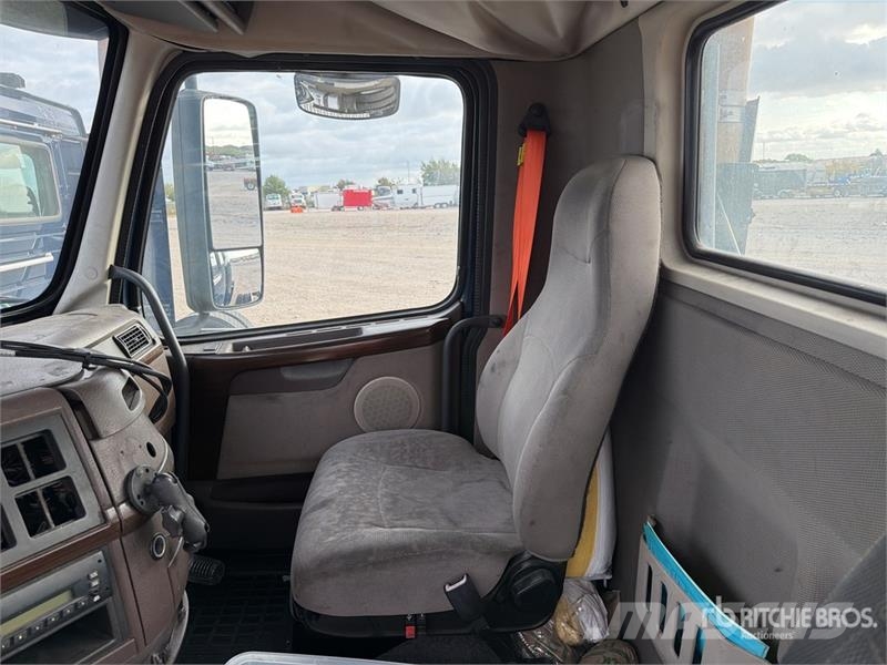 Volvo VNM64T200 6x4 T/A Day Cab Truck Tractor Trekkers