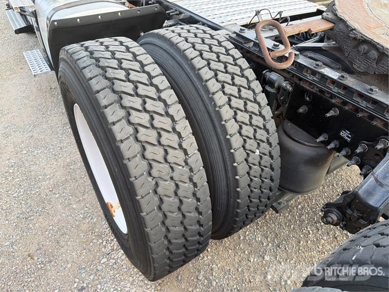 Volvo VNM64T200 6x4 T/A Day Cab Truck Tractor Trekkers