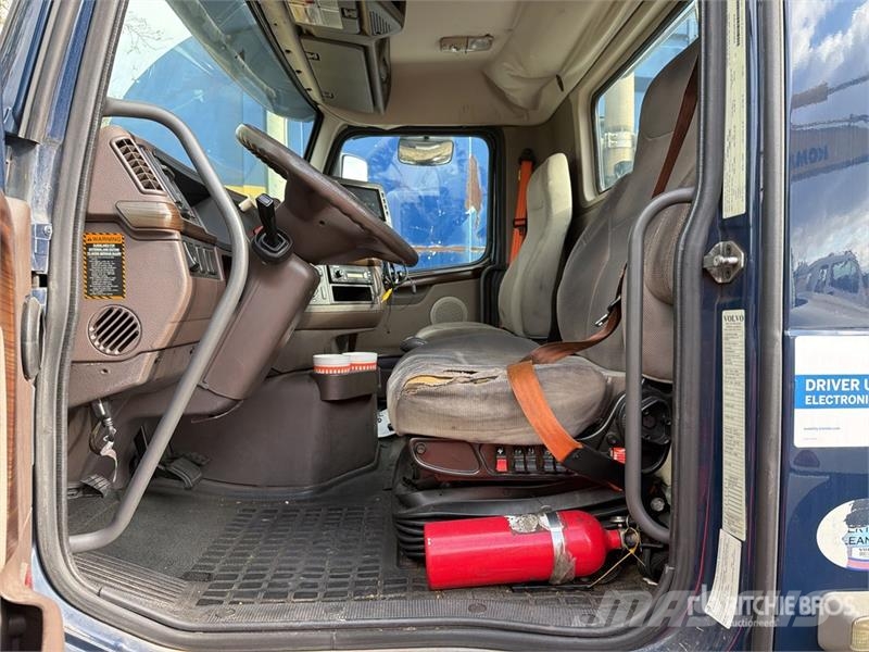 Volvo VNM64T200 6x4 T/A Day Cab Truck Tractor Trekkers