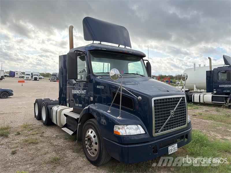Volvo VNM64T200 6x4 T/A Day Cab Truck Tractor Trekkers