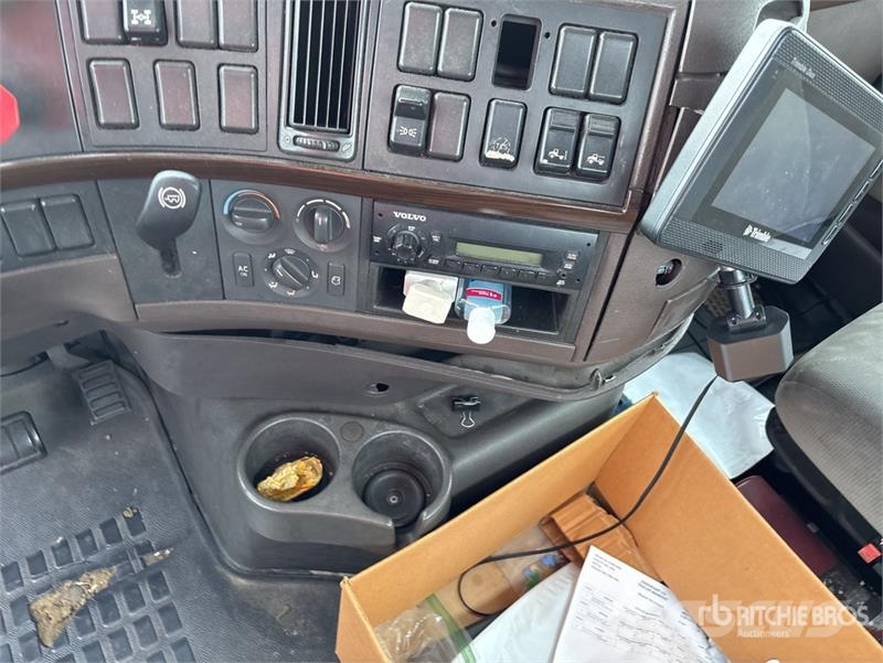 Volvo VNM64T200 6x4 T/A Day Cab Truck Tractor Trekkers