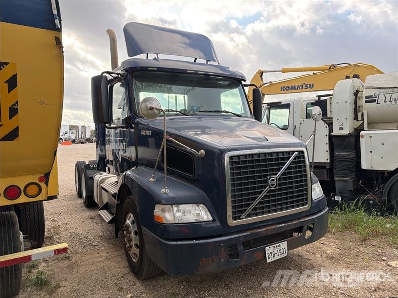 Volvo VNM64T200 6x4 T/A Day Cab Truck Tractor Trekkers