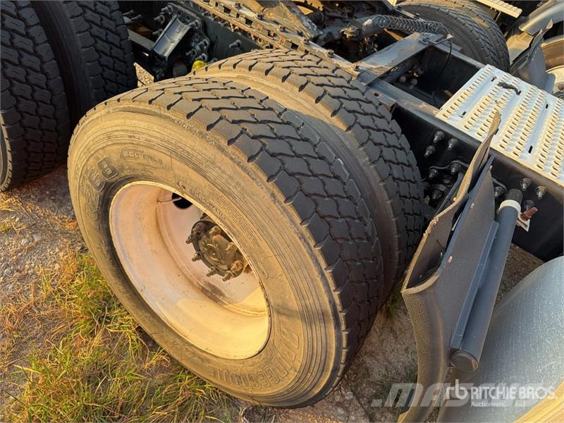Volvo VNM64T200 6x4 T/A Day Cab Truck Tractor Trekkers