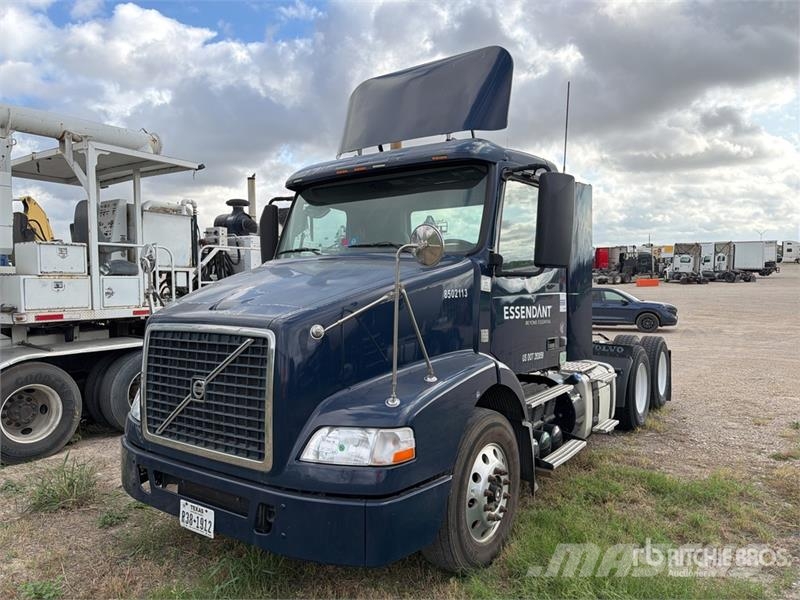 Volvo VNM64T200 6x4 T/A Day Cab Truck Tractor Trekkers