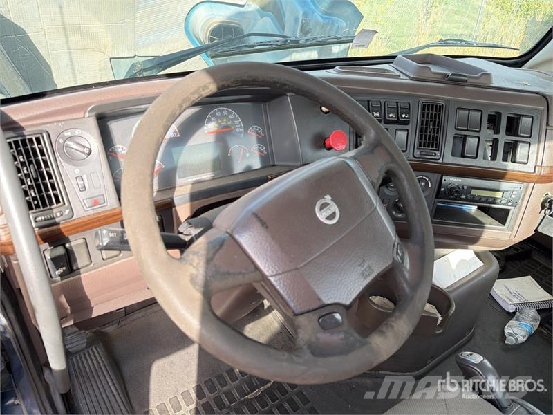 Volvo VNM64T200 6x4 T/A Day Cab Truck Tractor Trekkers