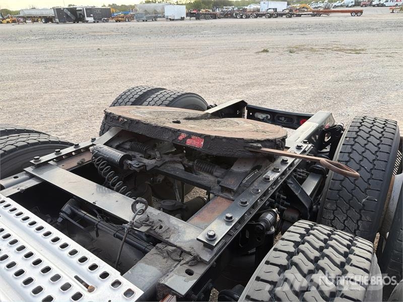 Volvo VNM64T200 6x4 T/A Day Cab Truck Tractor Trekkers
