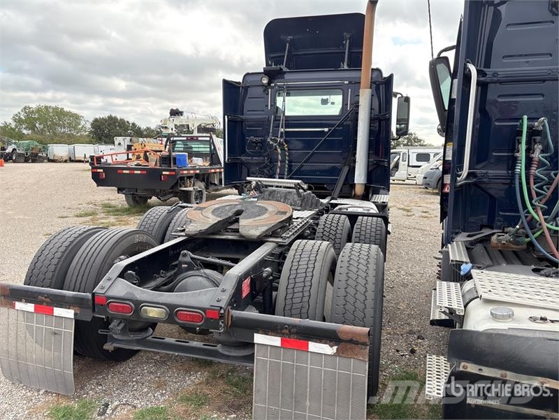 Volvo VNM64T200 6x4 T/A Day Cab Truck Tractor Trekkers