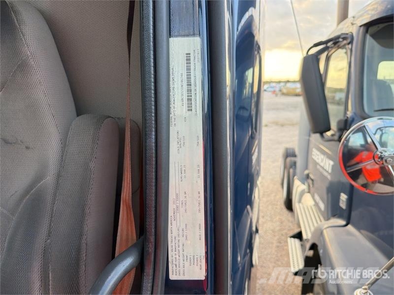 Volvo VNM64T200 6x4 T/A Day Cab Truck Tractor Trekkers