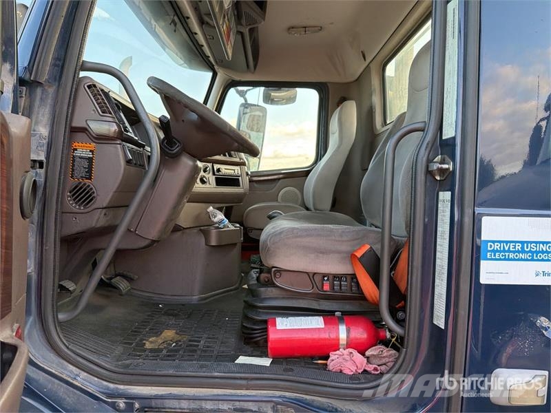 Volvo VNM64T200 6x4 T/A Day Cab Truck Tractor Trekkers