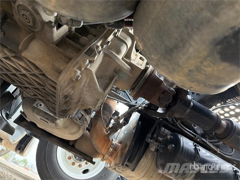 Volvo VNM64T200 6x4 T/A Day Cab Truck Tractor Trekkers