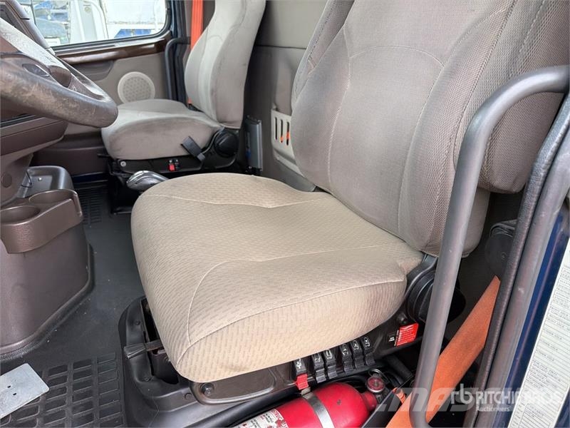 Volvo VNM64T200 6x4 T/A Day Cab Truck Tractor Trekkers