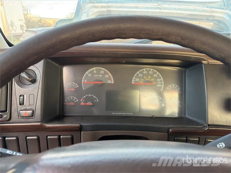 Volvo VNM64T200 6x4 T/A Day Cab Truck Tractor Trekkers