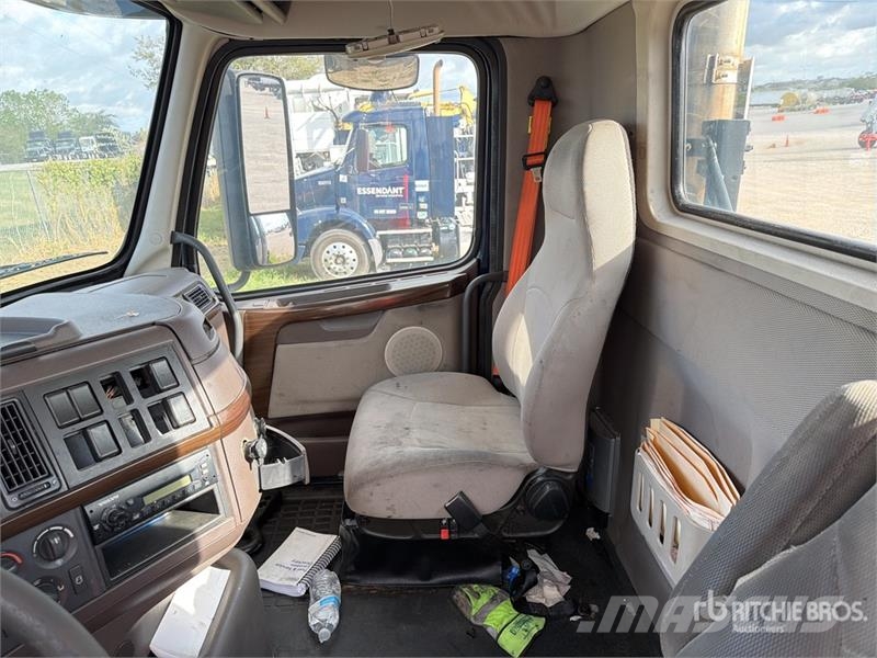 Volvo VNM64T200 6x4 T/A Day Cab Truck Tractor Trekkers