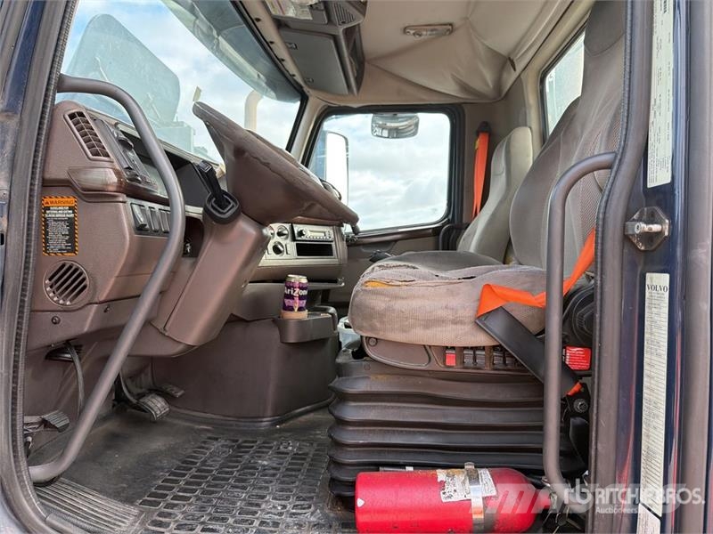 Volvo VNM64T200 6x4 T/A Day Cab Truck Tractor Trekkers