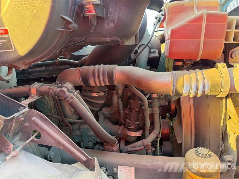 Volvo VNM64T200 6x4 T/A Day Cab Truck Tractor Trekkers