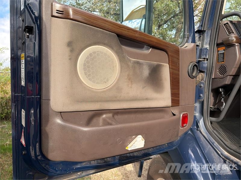 Volvo VNM64T200 6x4 T/A Day Cab Truck Tractor Trekkers