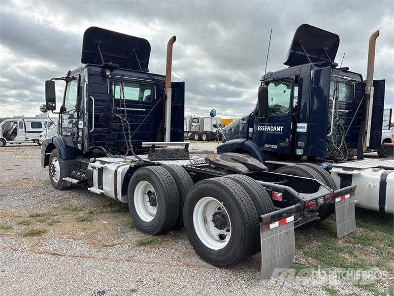 Volvo VNM64T200 6x4 T/A Day Cab Truck Tractor Trekkers