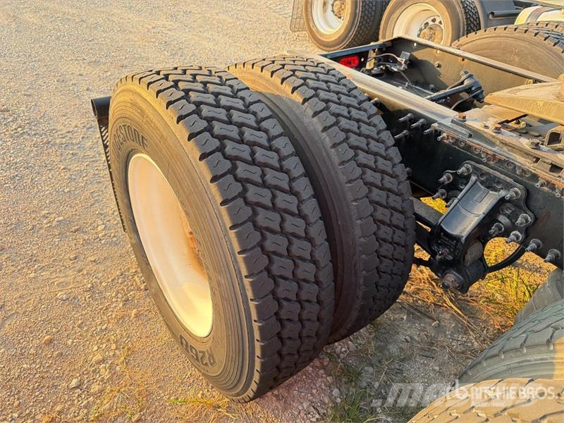 Volvo VNM64T200 6x4 T/A Day Cab Truck Tractor Trekkers