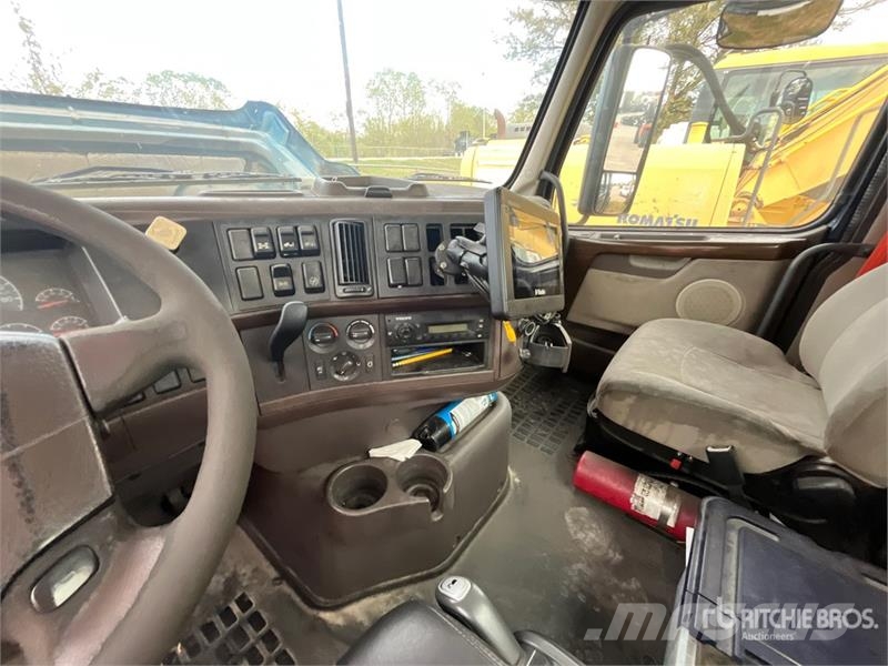 Volvo VNM64T200 6x4 T/A Day Cab Truck Tractor Trekkers