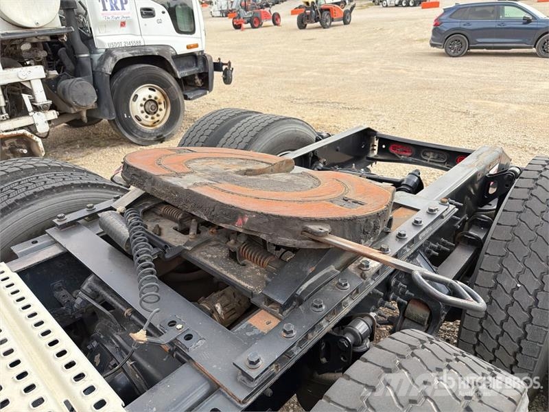 Volvo VNM64T200 6x4 T/A Day Cab Truck Tractor Trekkers