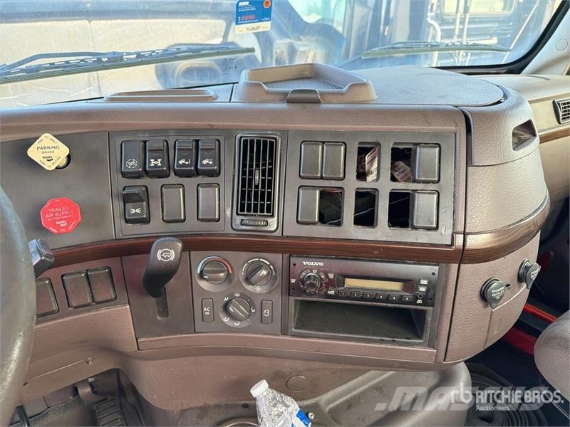 Volvo VNM64T200 6x4 T/A Day Cab Truck Tractor Trekkers