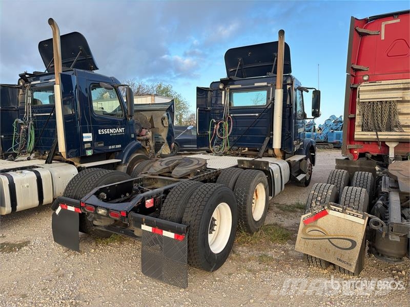 Volvo VNM64T200 6x4 T/A Day Cab Truck Tractor Trekkers