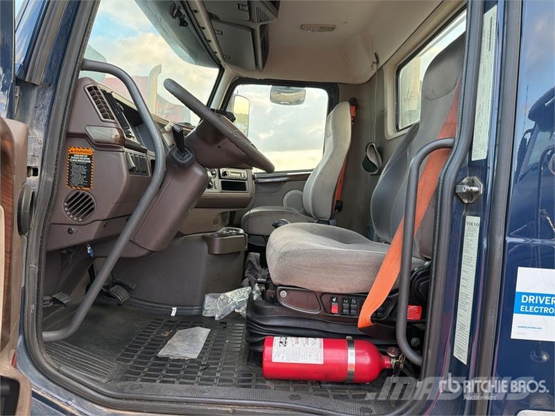 Volvo VNM64T200 6x4 T/A Day Cab Truck Tractor Trekkers