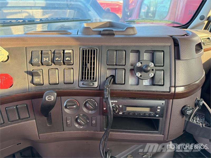 Volvo VNM64T200 6x4 T/A Day Cab Truck Tractor Trekkers