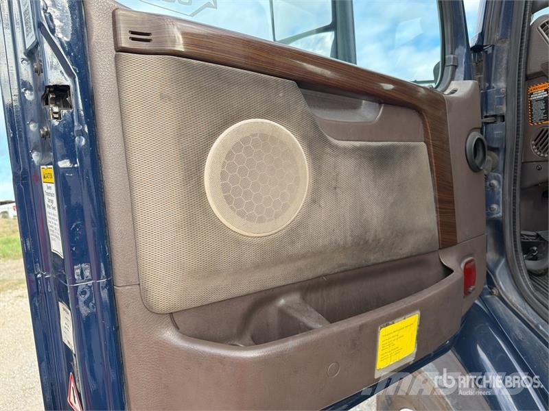 Volvo VNM64T200 6x4 T/A Day Cab Truck Tractor Trekkers